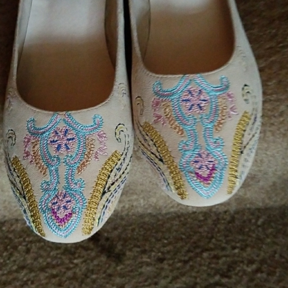 Shoes - Picture 2 of 2